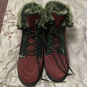 Sporto Burgundy and Black Fur-Lined Winter Boots
